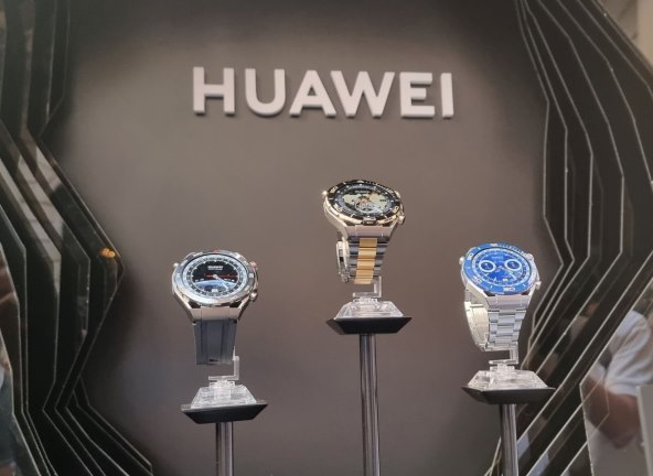 Huawei Watch Ultimate Gold Edition, Barcelona.jpg