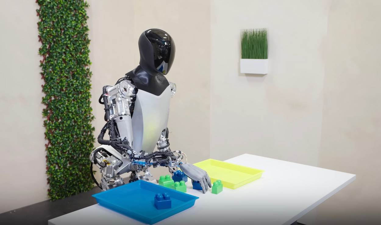 Tesla robot Optimus (7).jpg