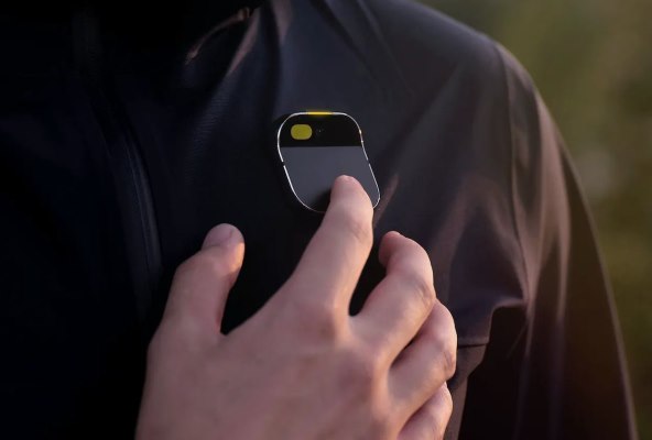 Humane Ai Pin (17).jpg