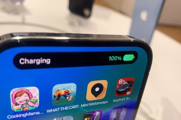 Apple iPhone 15 punjenje.jpg