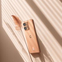 Motorola edge 40 neo Peach Fuzz (4).jpg