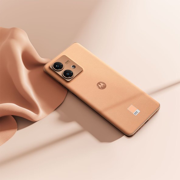Motorola edge 40 neo Peach Fuzz (3).jpg