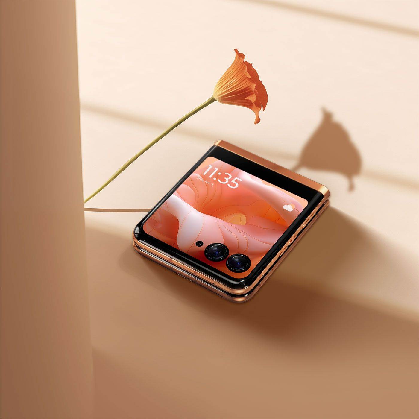 Motorola razr 40 ultra Peach Fuzz (3).jpg