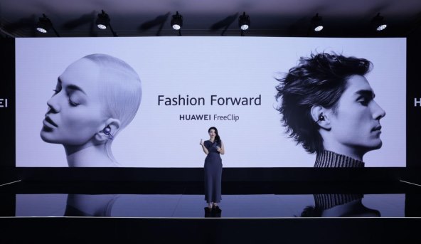 Huawei FreeClip Fashion Forward Fara on stage Huawei Dubai.jpg