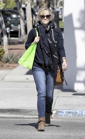 Reese ili Alessandra? Koja poznata dama ima bolji dnevni styling? 