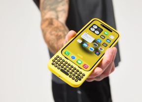 1. Clicks - a real keyboard for iPhone.jpg