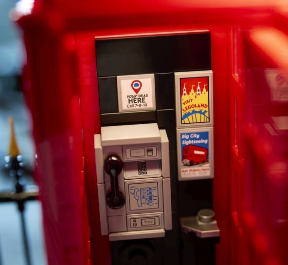 Lego telefonska govornica (7).jpg