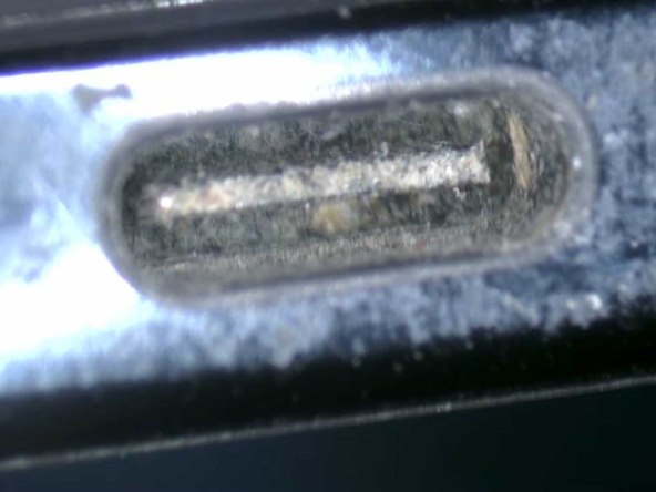 Prljav-USB-port.jpeg