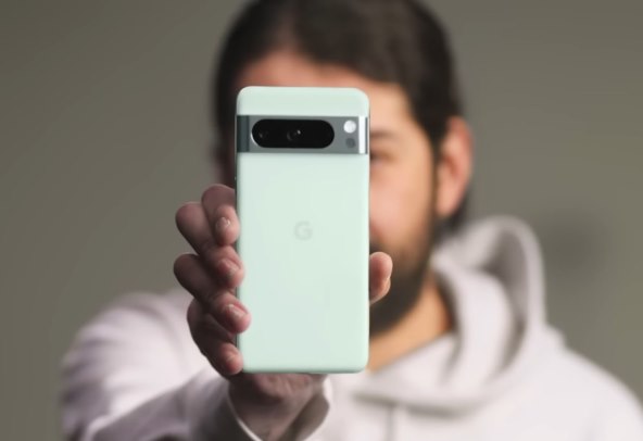 Google Pixel 8 mint zelena boja (2).jpg