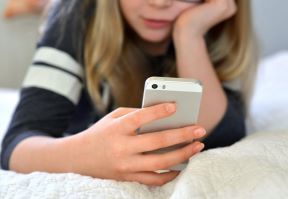 Apple iPhone djevojka zena.jpg