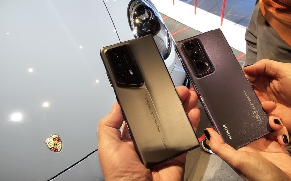 Porsche Design Honor Magic V2 & Honor Magic V2  (1).jpg