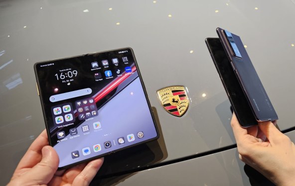 Porsche Design Honor Magic V2 & Honor Magic V2  (2).jpg