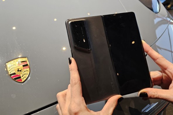 Porsche Design Honor Magic V2.jpg