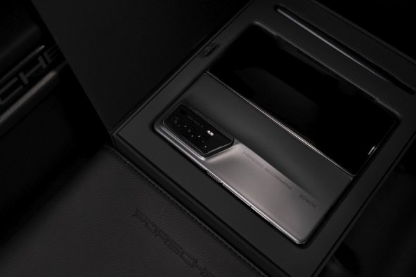 Porsche Design Honor Magic V2 RSR (3).jpg
