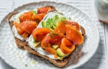 Sendvič losos sir doručak.jpg