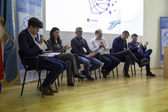 Slika 5 - Interdisciplinarna panel rasprava (1).jpg