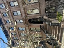 Carrie Bradshaw Apartment.jpg