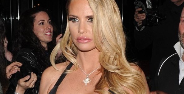 Katie Price operirala grudi po 17 put