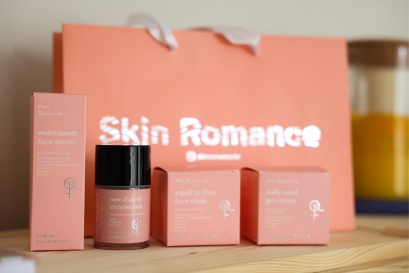 skin_romance_event_analiza_boja_11_zenskirecenziraj.jpg