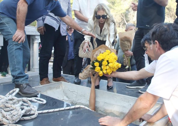 Ava Karabatić na sprovodu oca