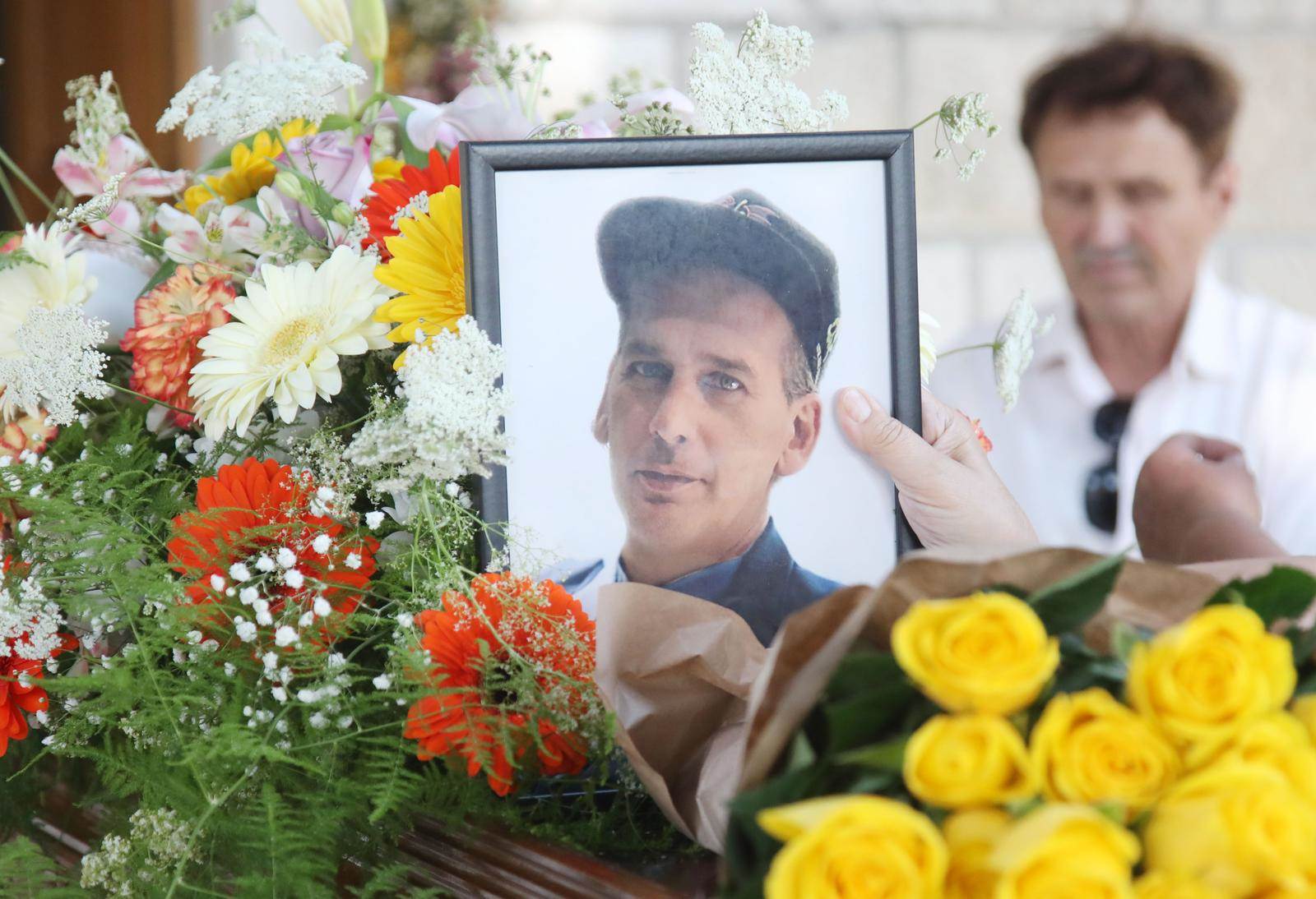 Ava Karabatić na sprovodu oca