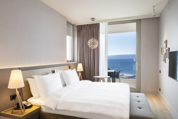 Premium Suite - Bedroom Front Seaview 1.jpg