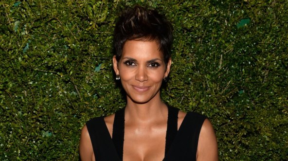 Halle Berry glumila je ženu - mačku.jpeg