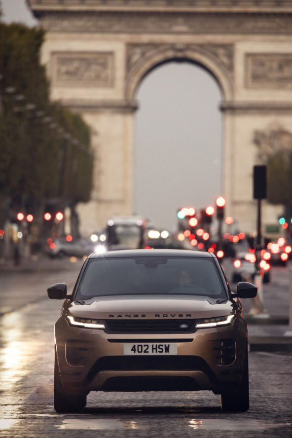 RR_EVOQUE_24MY_09_CORINTHIAN_BRONZE_201023 (1).jpg
