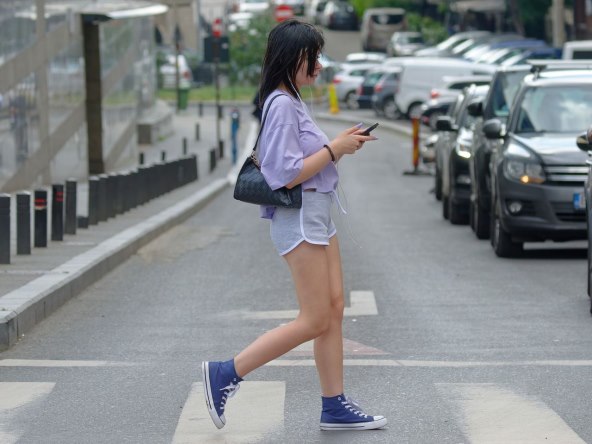 Pješak ulica pametni telefon pješački prijelaz Mircea Iancu, Pixabay.jpg