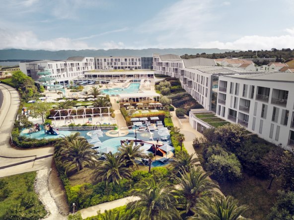 falkensteiner-diadora-pool.jpg