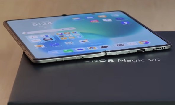 Honor Magic V5, YouTube TechTablets (2).jpg