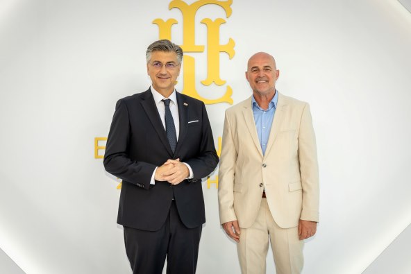 Andrej Plenković i Ivica Max Krizmanić - 1 - 100 godina Esplanade Photo Goran Jakuš (10).jpg