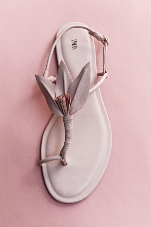 Flat flower sandals/ Zara/ 19,99 EUR