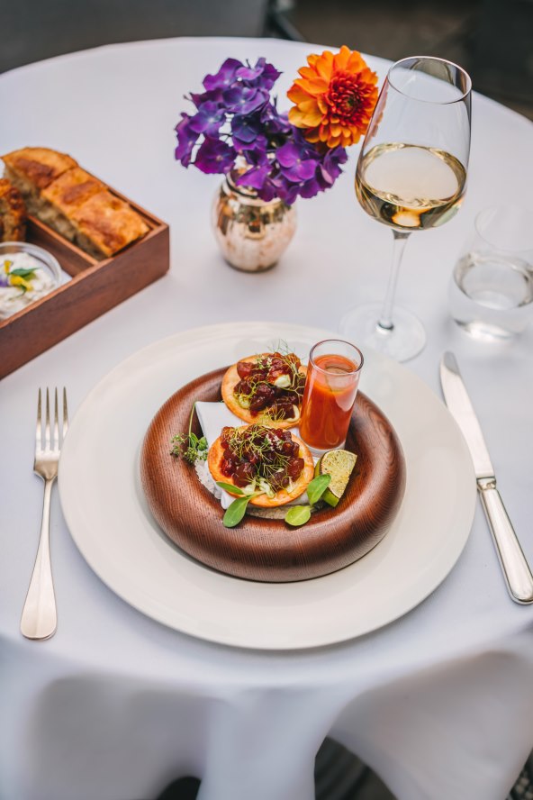 Esplanade Zagreb Hotel - Tuna marinirana u sojinom umaku i sezamu3.jpg