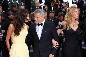 CANNES Amal Clooney haljinom sve bacila u drugi plan, George nije skidao ruke s nje