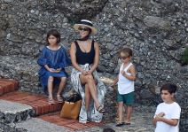 kourtney kardashian otkrila kako umjetna oplodnja utjece na tijelo