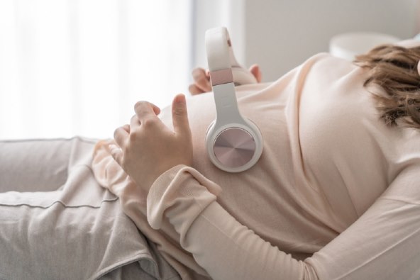 Što vam bebini pokreti u trbuhu stvarno govore o njoj?