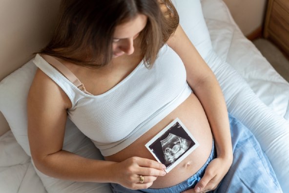 Buduca baka objavila fotografiju ultrazvuka bebe bez dopuštenja roditelja