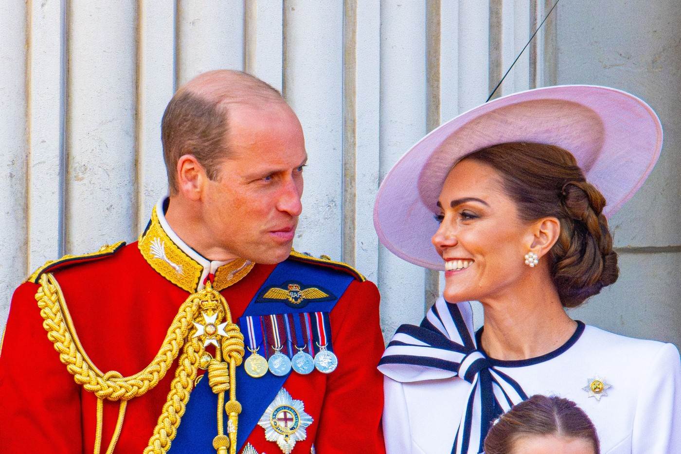 Kate Middleton izašla iz aviona unatraške