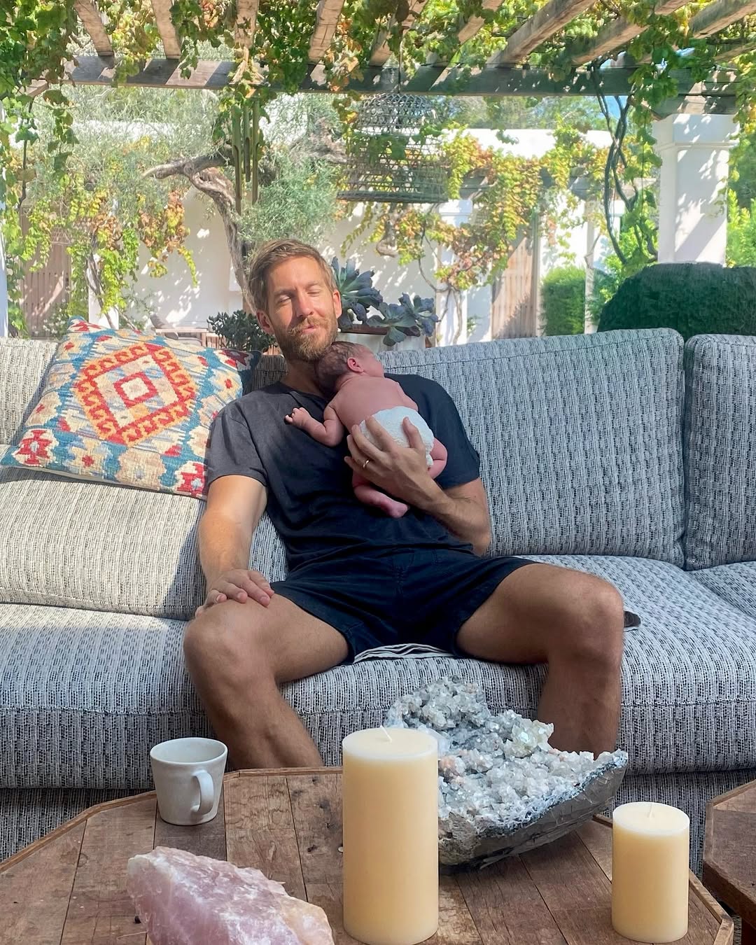 Calvin Harris objavio fotografije posteljice nakon rodenja sina
