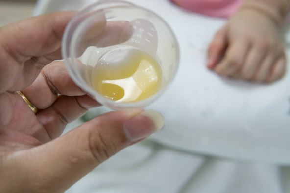 što je kolostrum i zašto je važan za zdravlje bebe