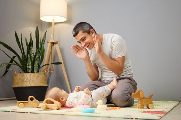 Igra skrivaca važna je za emocionalni razvoj beba