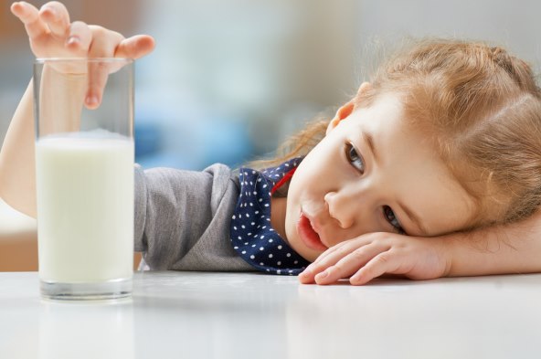 5 pitanja - kada i koje mlijeko uvesti u prehranu djeteta?