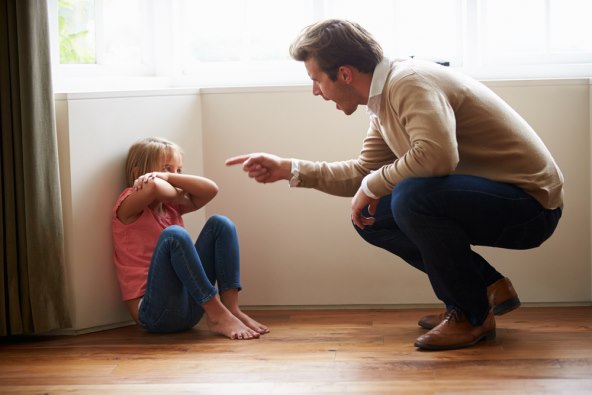6 znakova da su vas roditelji emocionalno zlostavljali