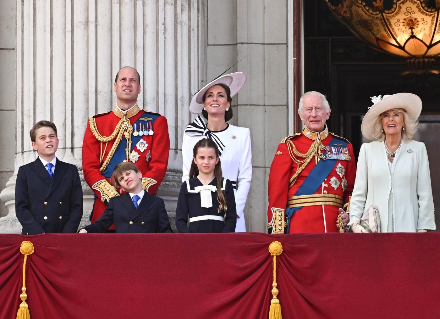 Kate Middleton izašla iz aviona unatraške