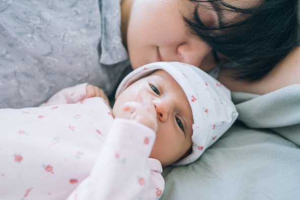 Kako miris bebe utjece na mamu