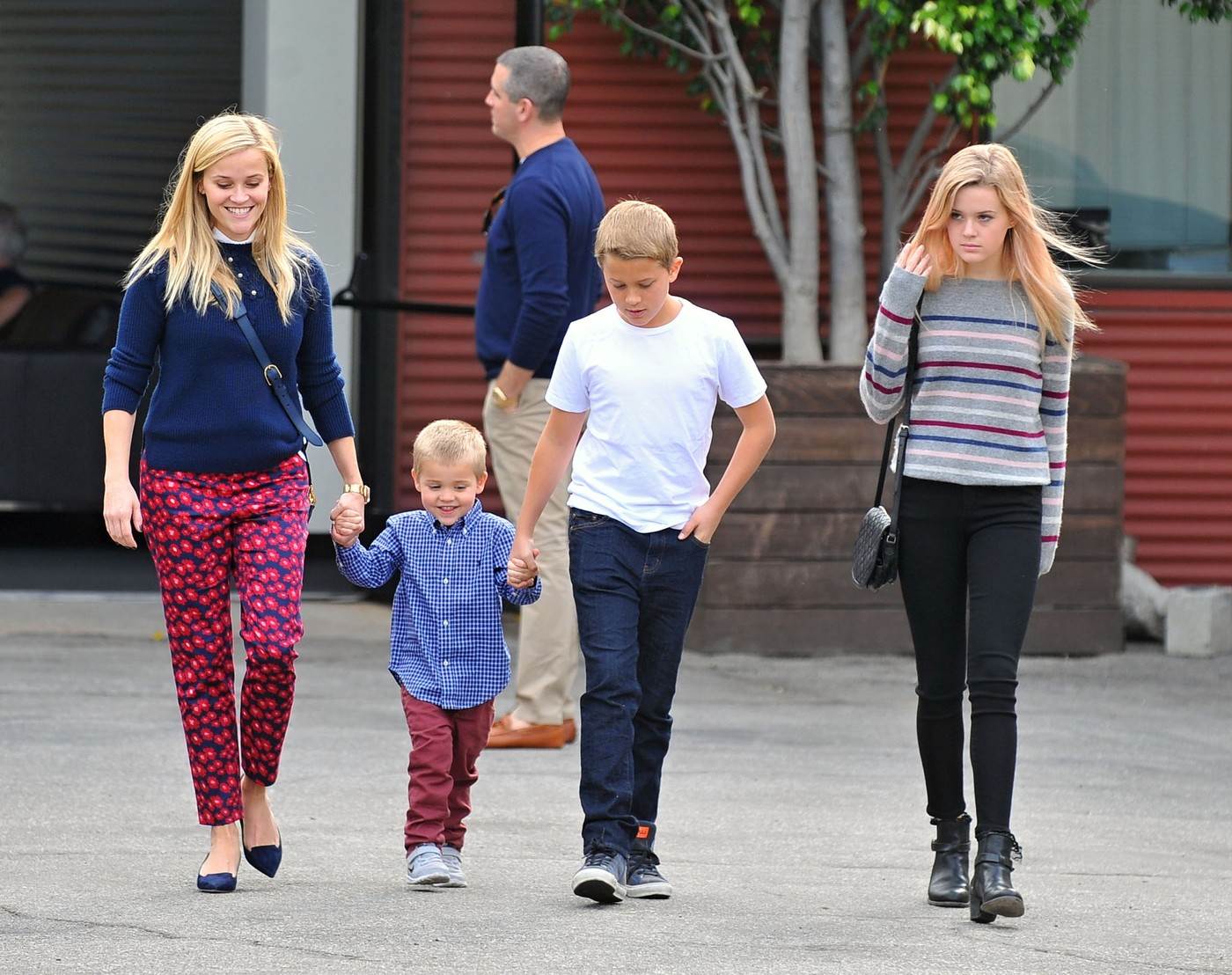 Reese Witherspoon tvrdi da je bolje roditi ranije