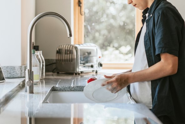 6 kucanskih poslova koje bi svaki tinejdžeri trebao znati 