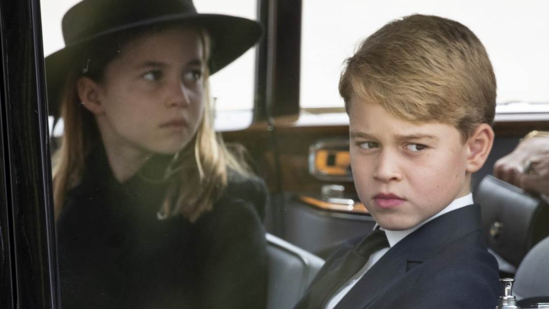 William i Kate Middleton u prirodi se igraju s djecom Georgeom Charlotte i Louisom