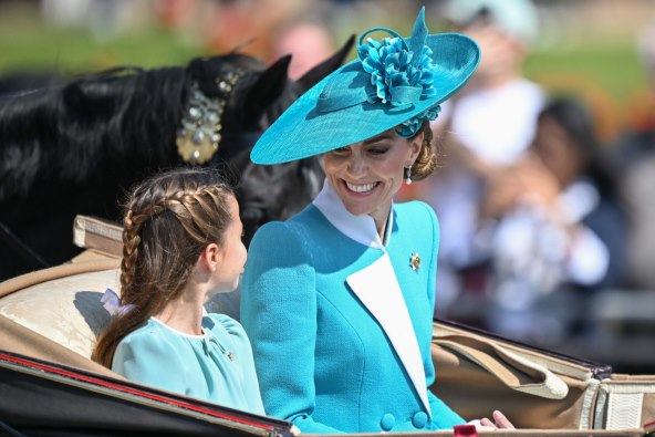 Kate Middleton i obitelj na kraljevoj rodendanskoj paradi